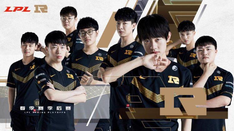 她面对的是 她面对的是